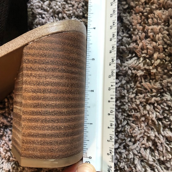 Franco Sarto Heels, size 8 - Picture 6 of 9